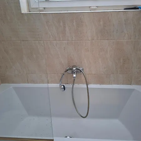 Next To New Hospital Lejlighed